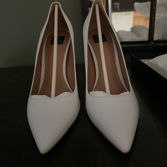 Lita by Ciara Solid Point Toe Pumps in White - Picture 5 of 10